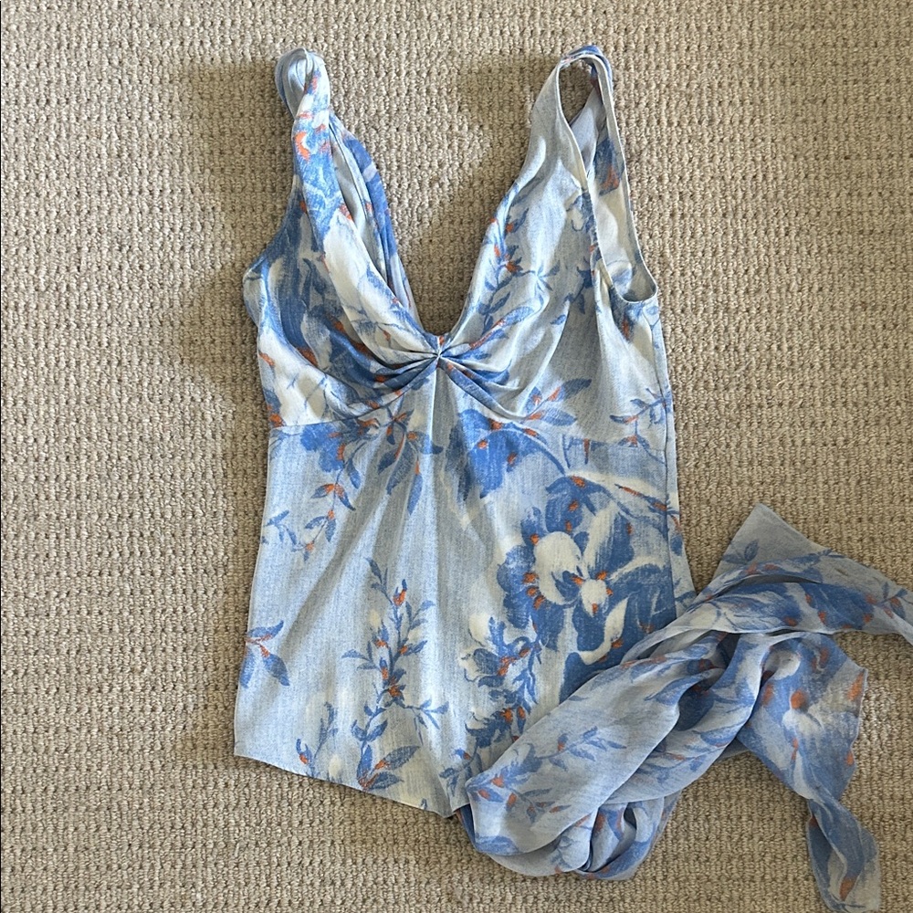Floral Blue Diane von Furstenberg skirt and top set Women’s Size 4